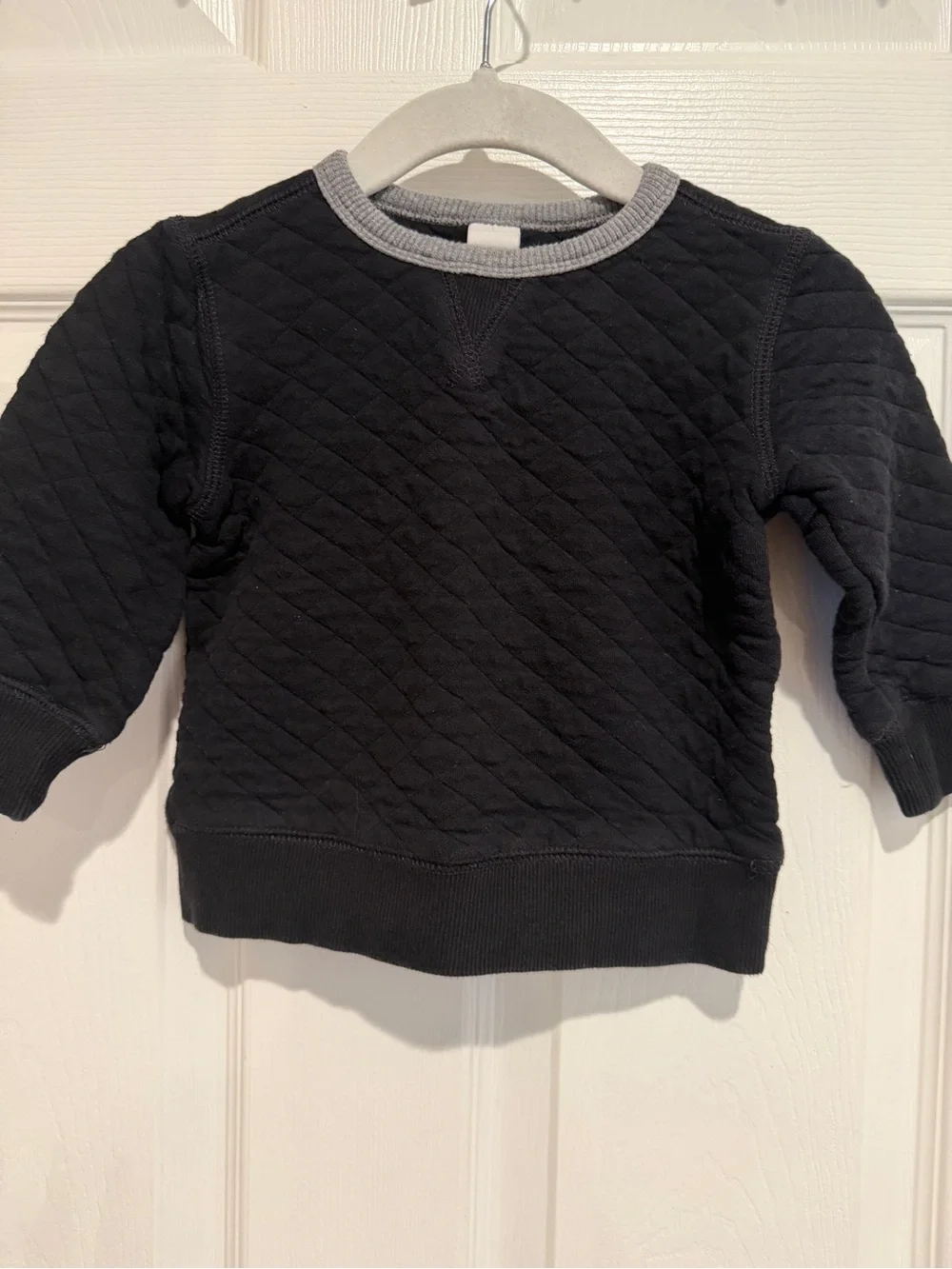 GAP Toddler Boys 2T Quilted Sweatshirt Bundle 2 Pack Gray Black Crewneck Tops
